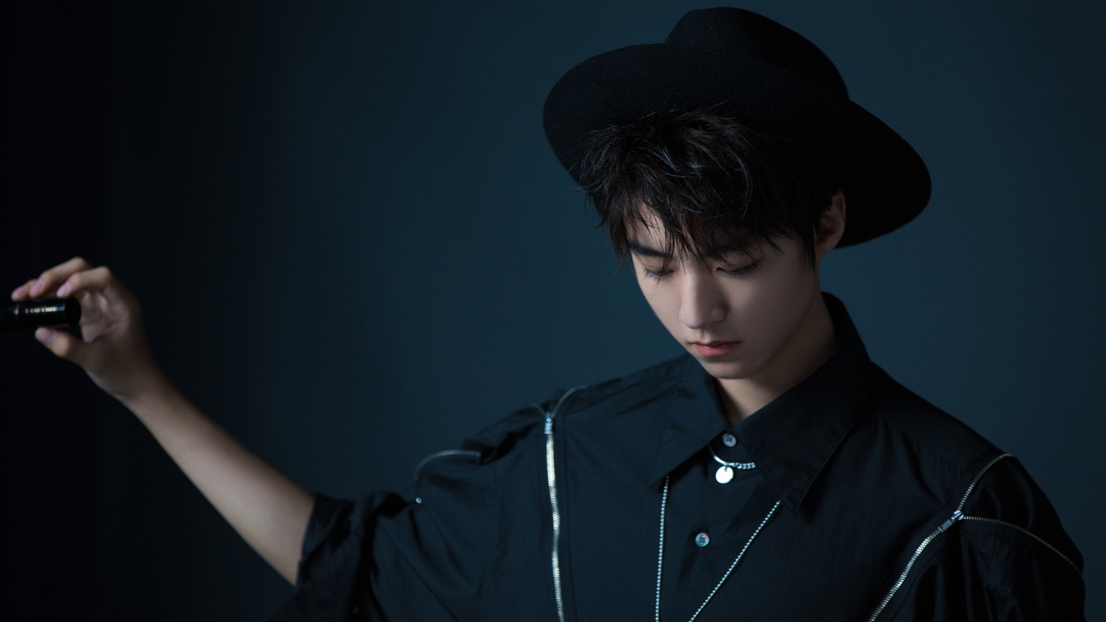 安东·李恩:全黑队的进攻领袖,用精准的传球和快速突破不断撕裂防线